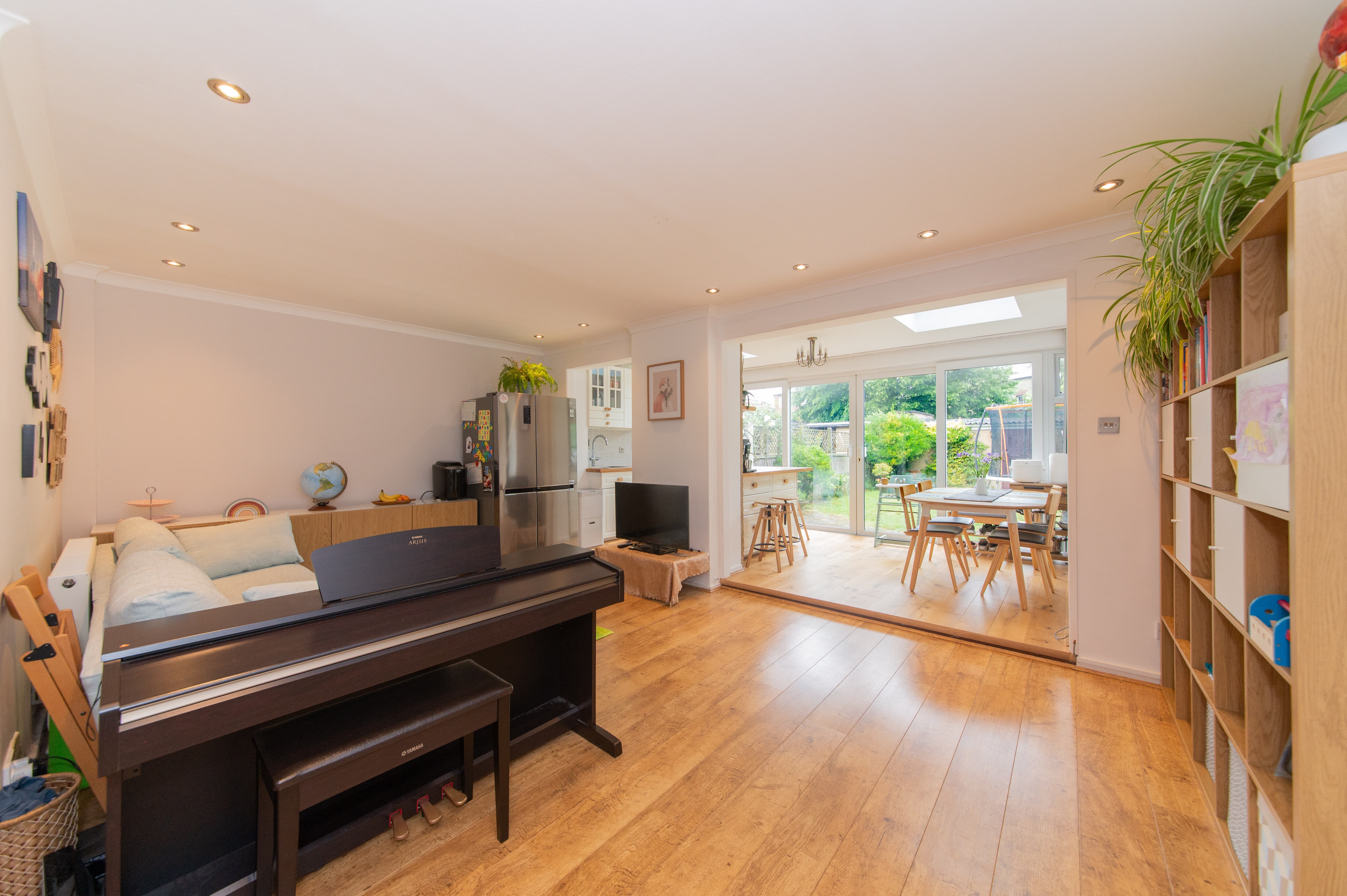 Bow Lane, London, N12