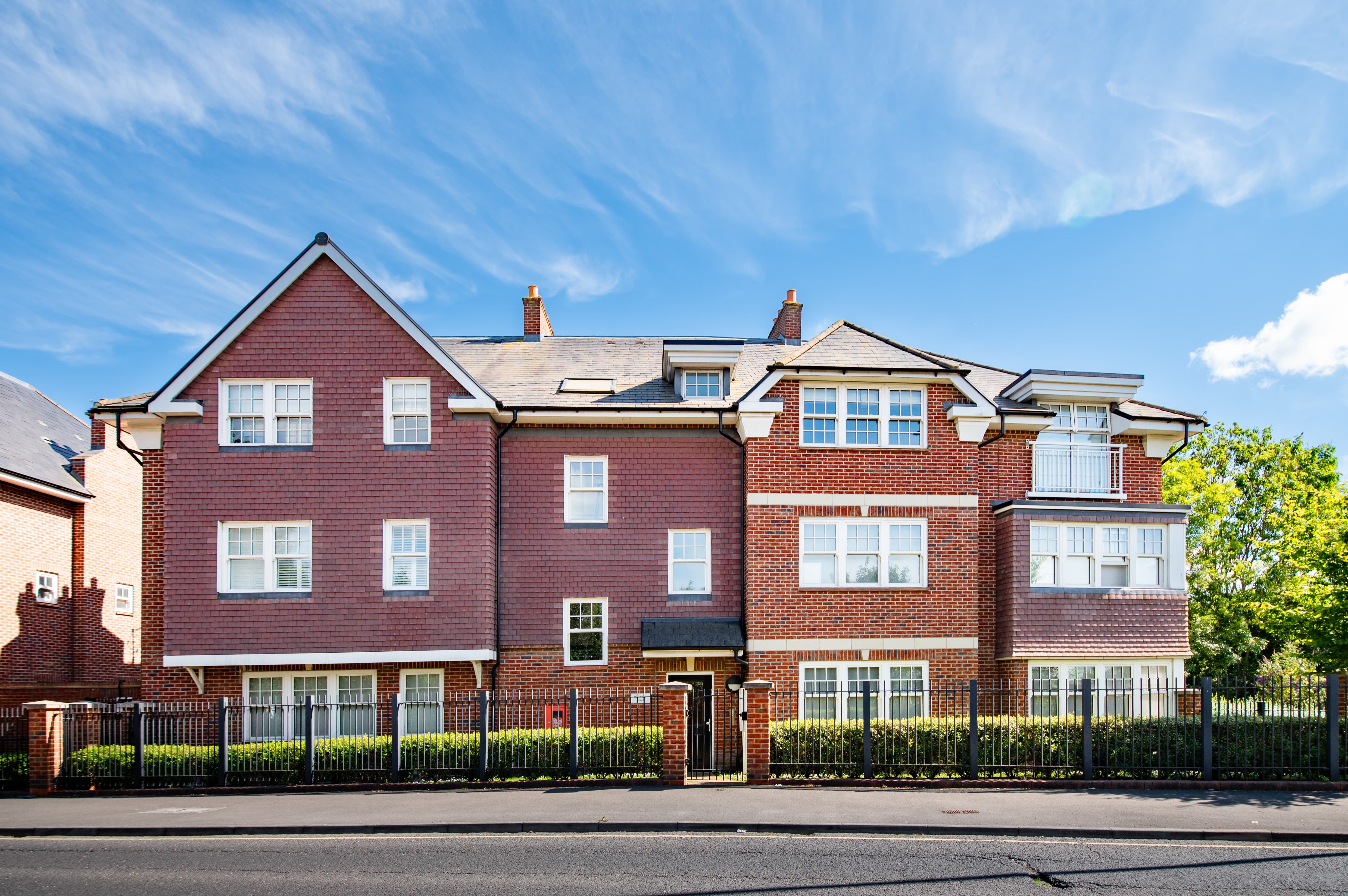 Bunns Lane, Randolph Court, NW7