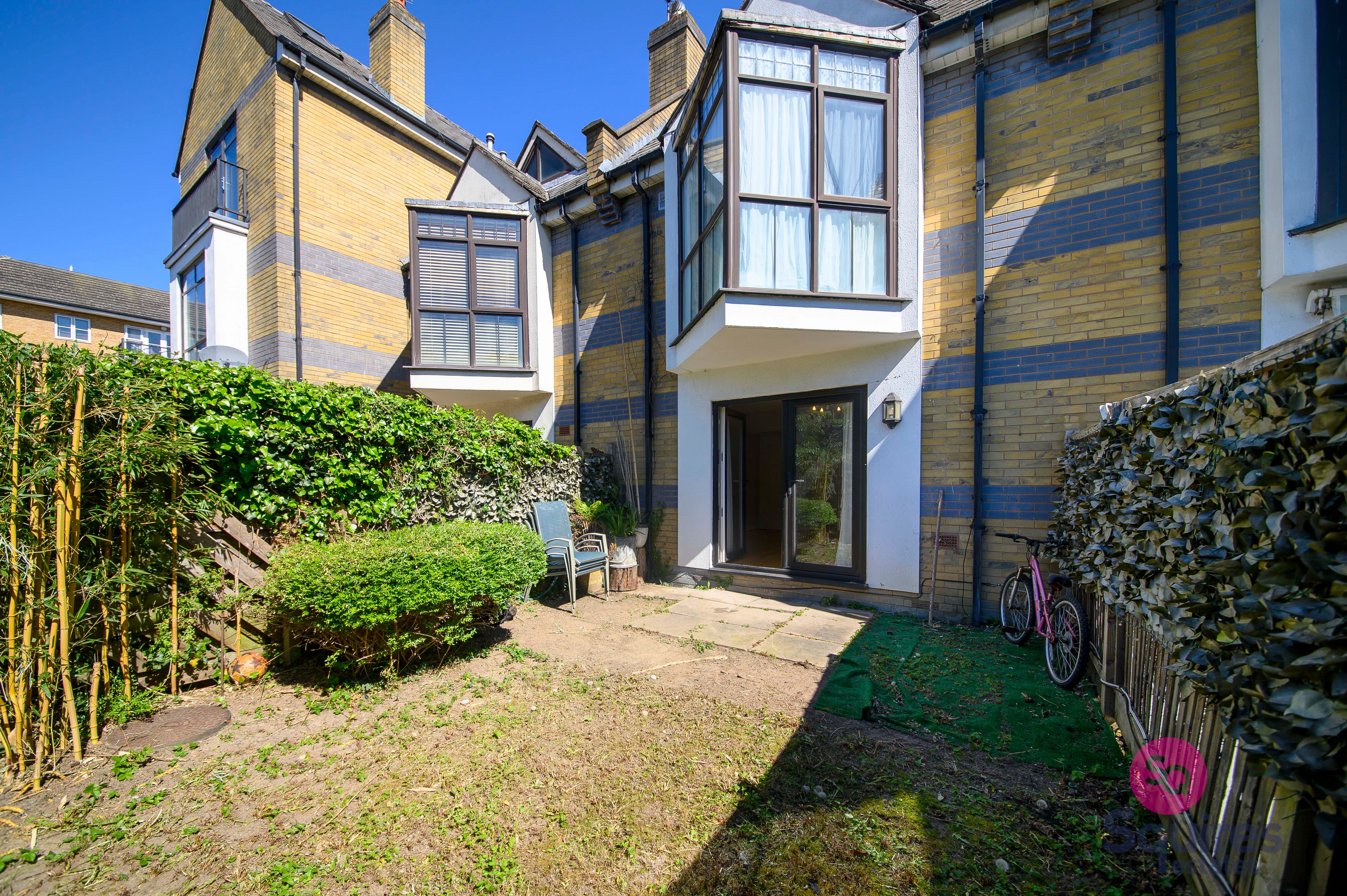 East End Road, London, N2