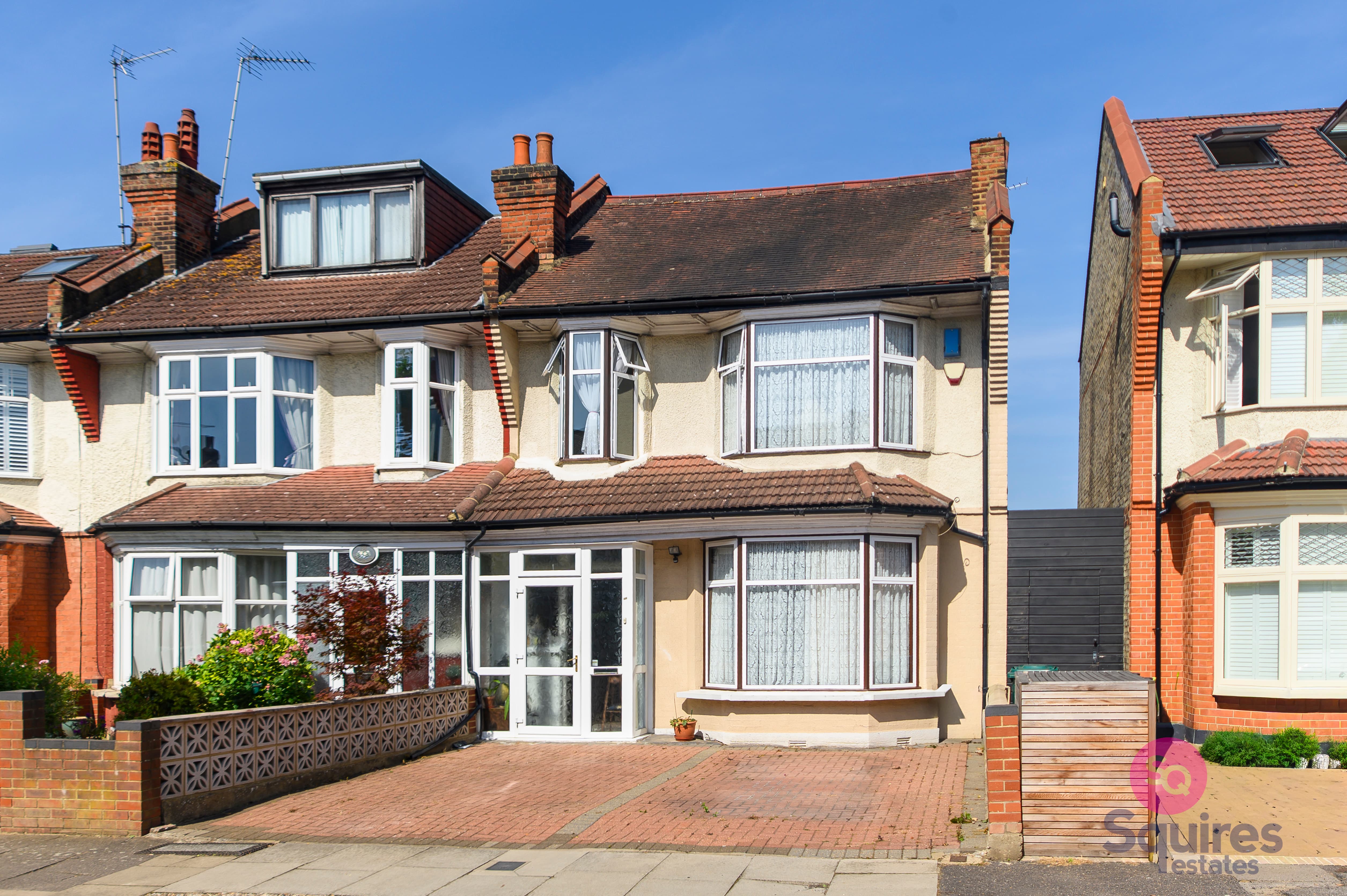 Etchingham Park Road, London, N3