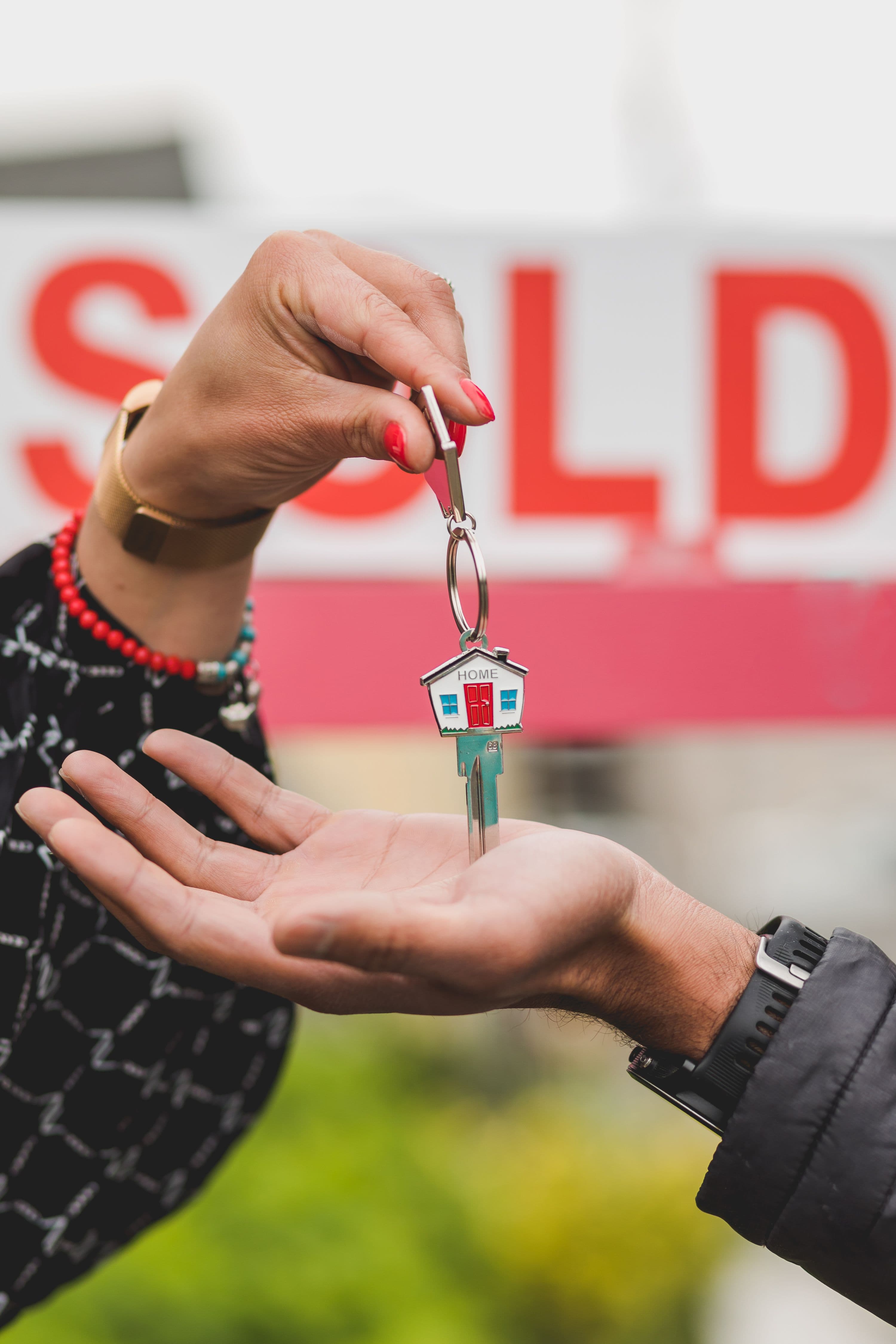 Should I aspire to be chain-free before buying a property?