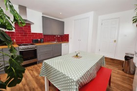 View Full Details for Nether Street, Finchley Central - EAID:squiresapi, BID:1